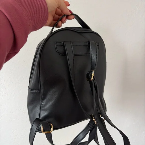 Chic Backpack - Picture 2 of 2